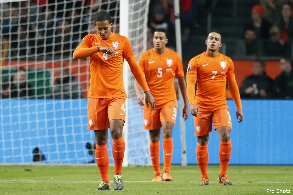Van Bronckhorst over Oranje: ''Er moet nu iets gebeuren''
