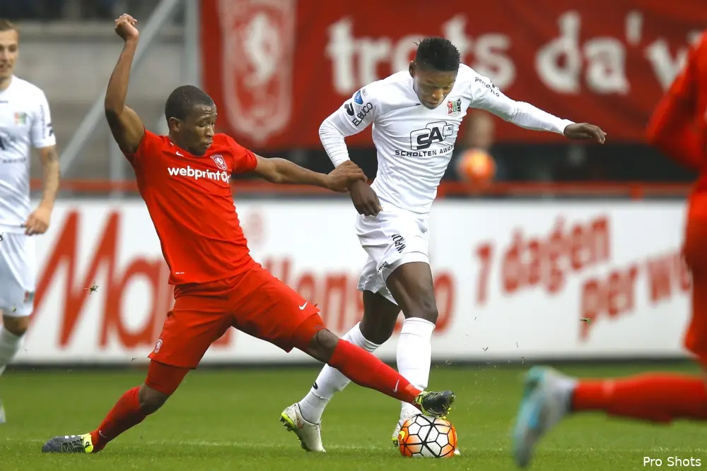 Limbombe solliciteert: ''PSV, mooie club is dat, Feyenoord ook''