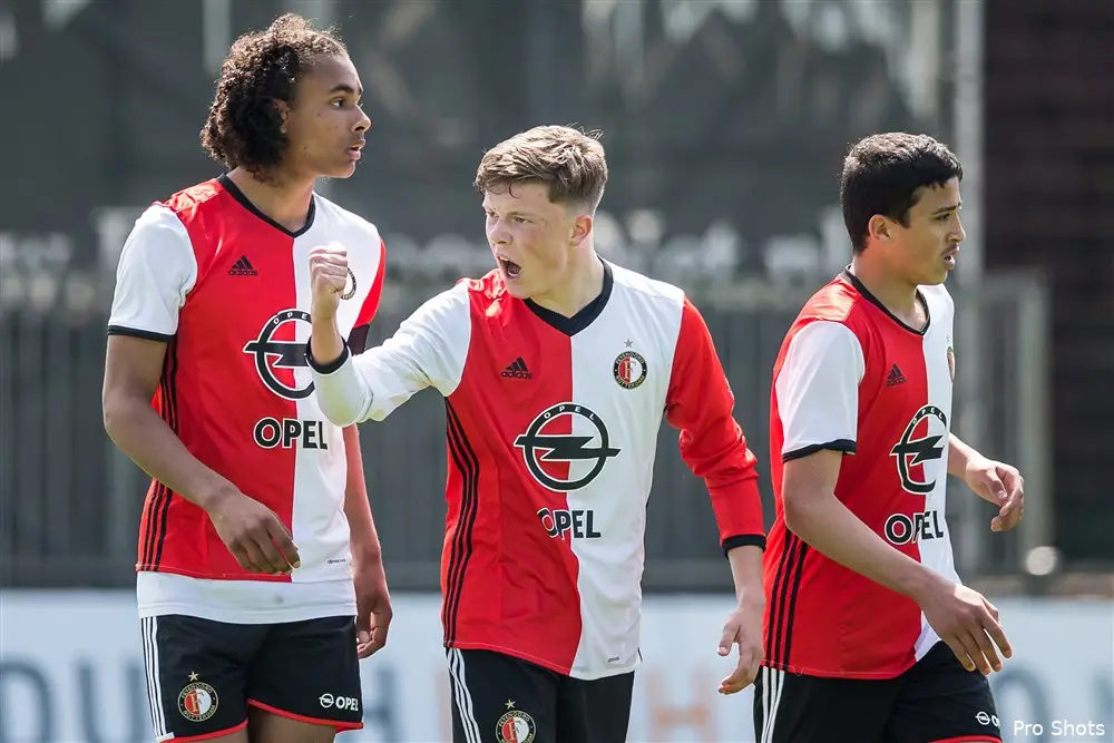 Jeugdspeler Hoogenboom naar Almere City