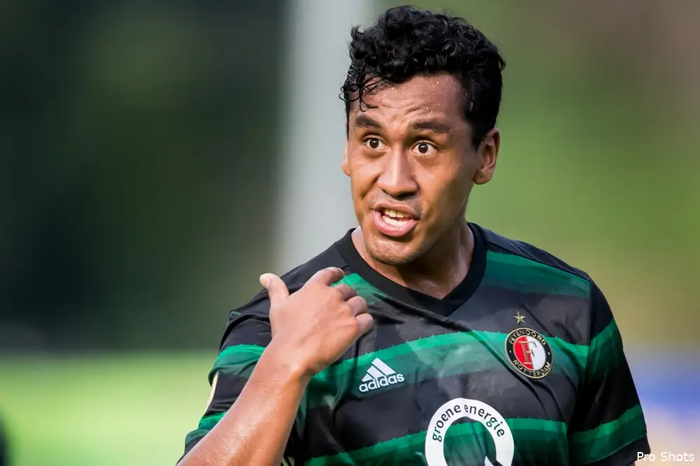 Van Bronckhorst looft Tapia: ''Hij staat er wel''