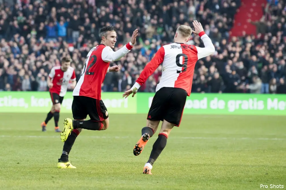 Van Persie en Jørgensen hervatten groepstraining