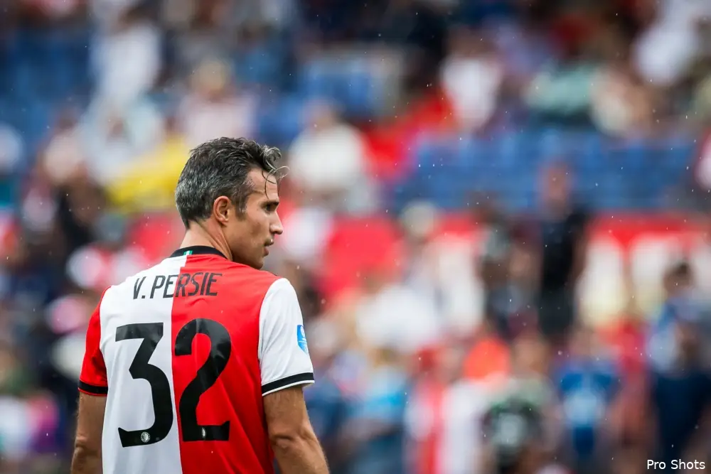 Wenger looft Van Persie: ''Eist van iedereen het uiterste''