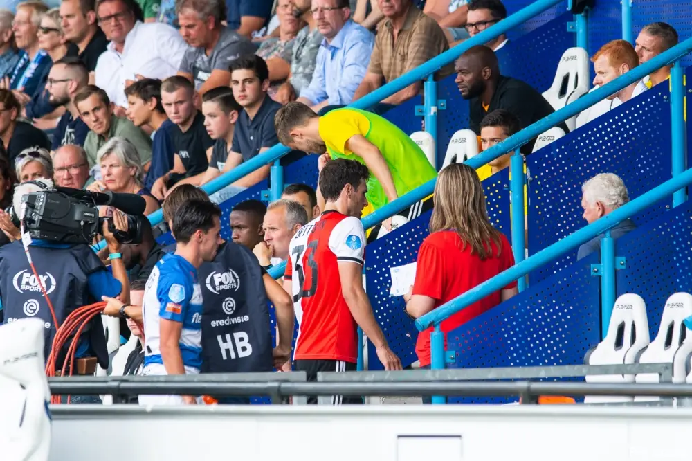 Feyenoord begint seizoen met dramatische nederlaag