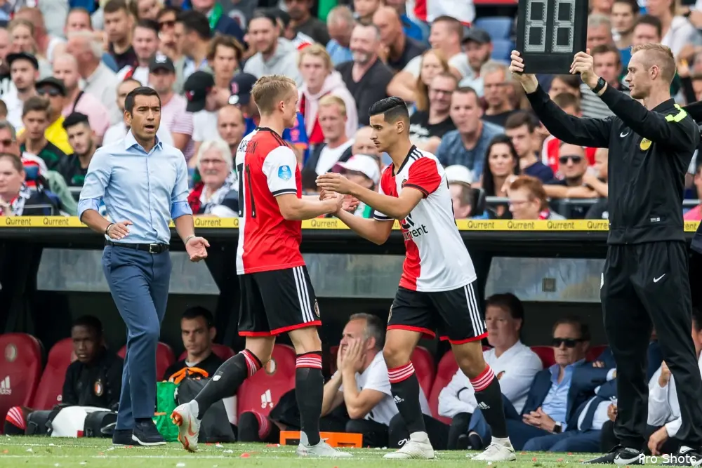 ''Larsson speelt echt met een zak stenen op zijn rug in de Kuip''