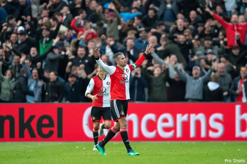 Van Persie schiet Feyenoord naar zege en krijgt rode kaart