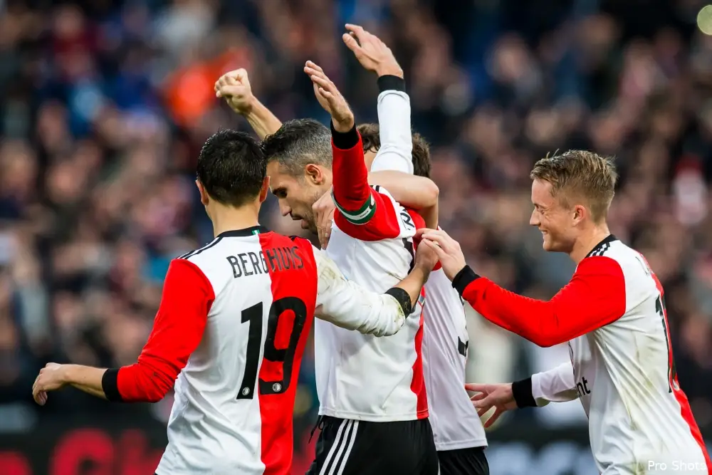 Tuchtcommissie spreekt Van Persie vrij
