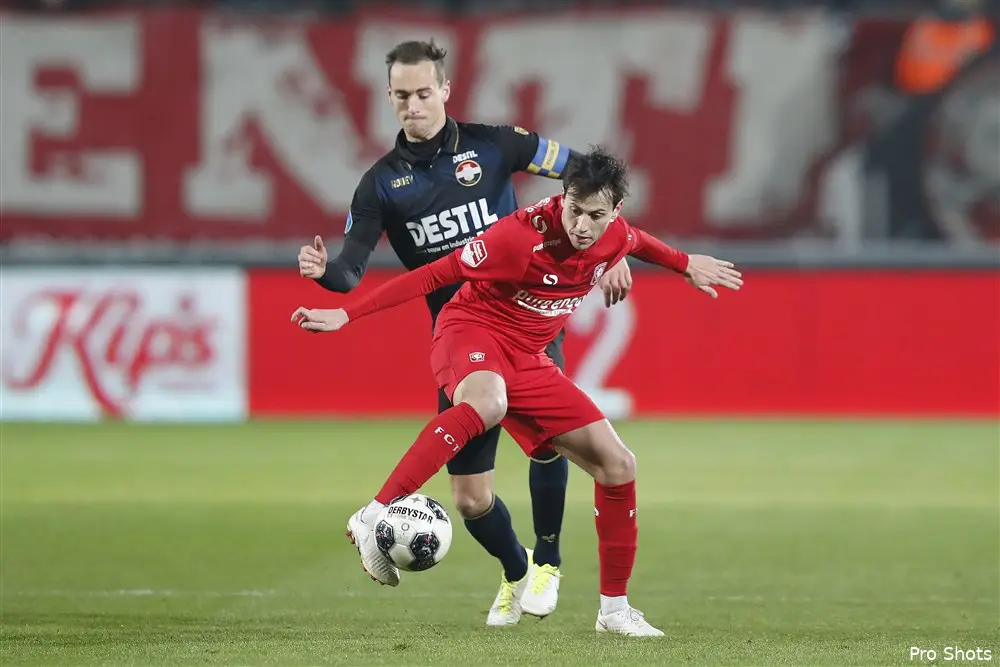 ''Feyenoord krijgt trouwens altijd thuiswedstrijden, toch?''