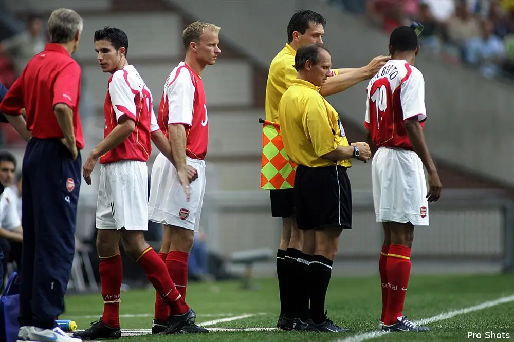 Bergkamp over Van Persie: ''Toen wist ik dat daar iets niet goed zat''