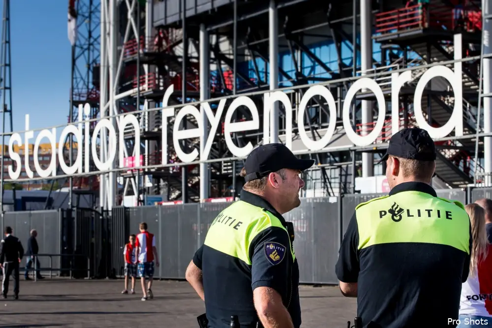 Experimenten met minder politie bij voetbalwedstrijden