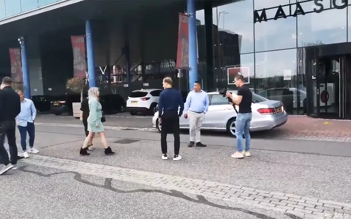 VIDEO | Diemers gearriveerd in De Kuip