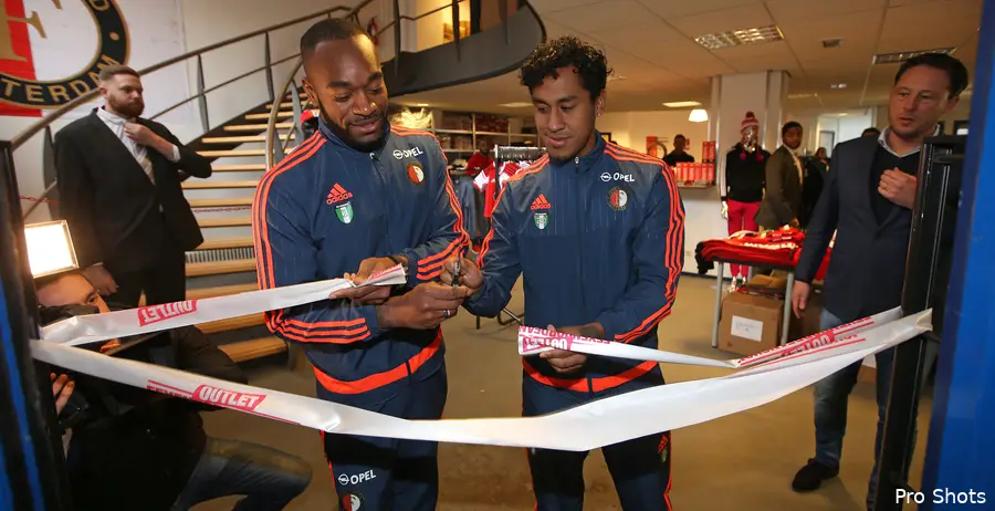 Vermeer en Tapia publiekstrekkers bij opening Fanshop Outlet