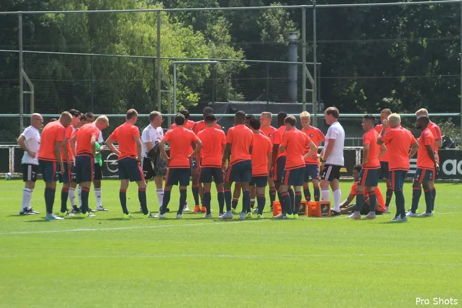 Feyenoord in nieuwe trainingslijn terug op Varkenoord