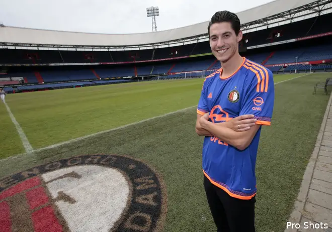 Vejinovic trotse Feyenoorder: ''Ik ben zo blij als een kind''
