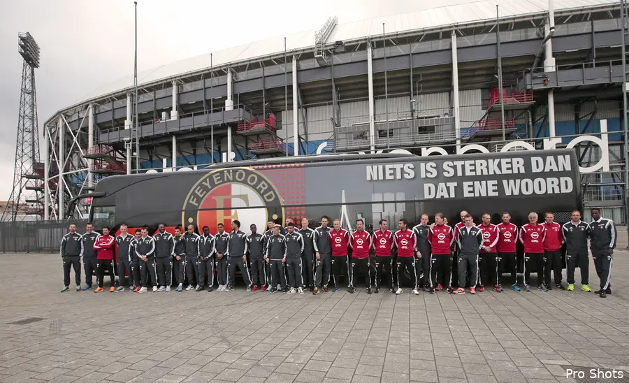 Feyenoord presenteert nieuwe spelersbus