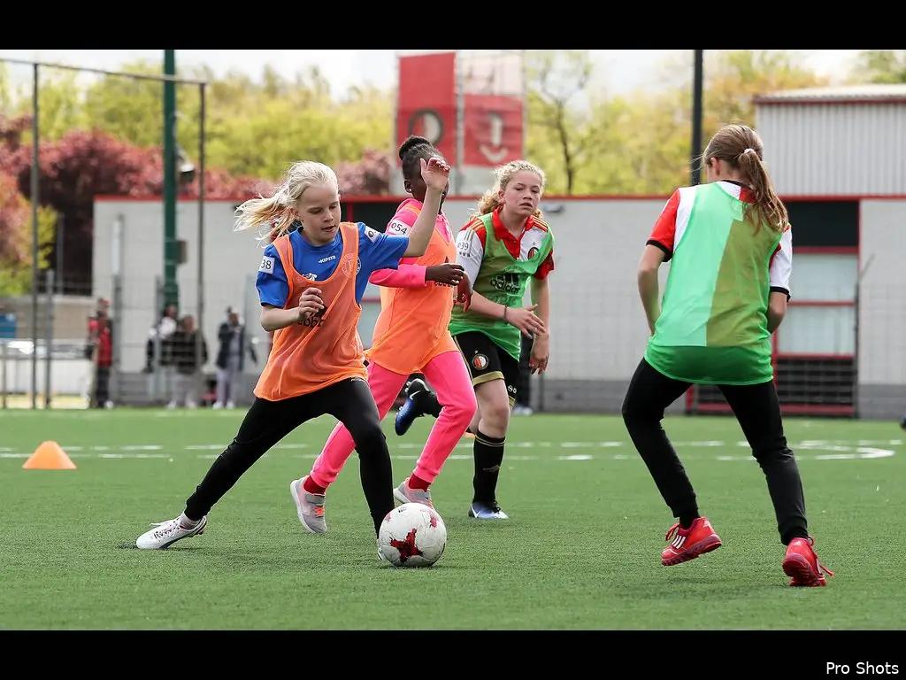 Uitblinkende meisjes krijgen Masterklas van Manon Melis