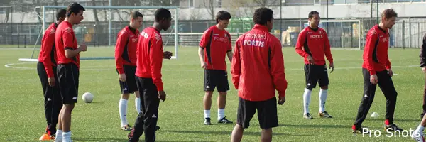 Feyenoord traint op kunstgras van LMO (foto's)