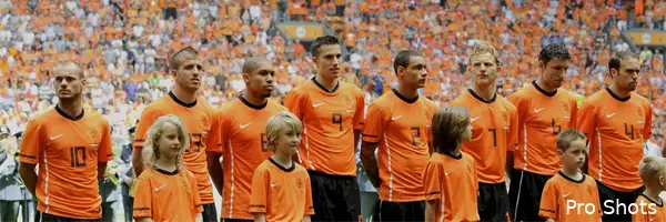 \'Fiorentina wil Kuyt, City betaalt 30 miljoen voor Van Persie\'