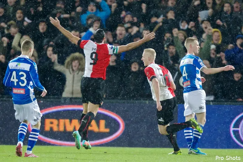Pellè zoekt met goed gevoel het strand en de zon op