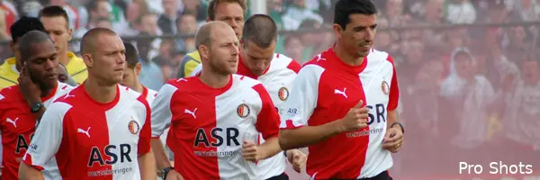 Supporters geven spelers warm onthaal in Ridderkerk