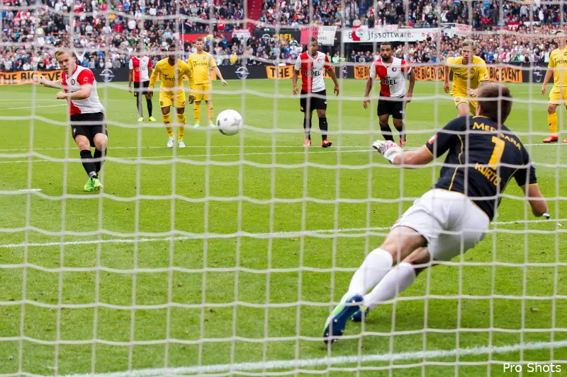 Koeman: \'Vormer heeft betere trap, Tonny oefent nooit\'