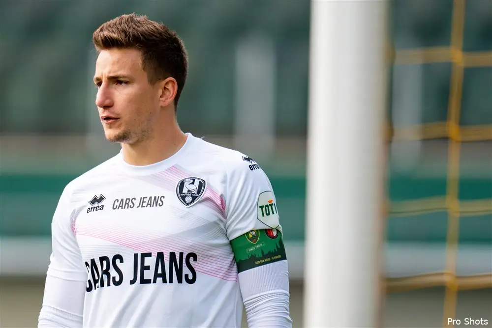'Feyenoord aast op transfervrije doelman Fraisl'