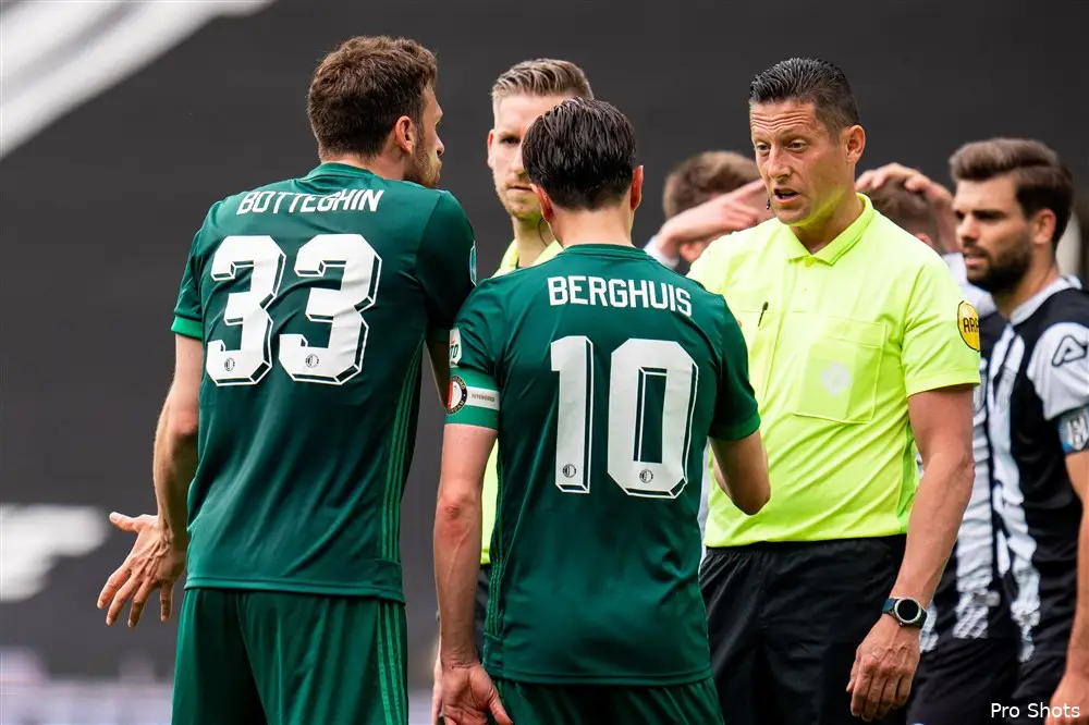 Onbegrip over onterechte penalty: ''Om te kotsen''