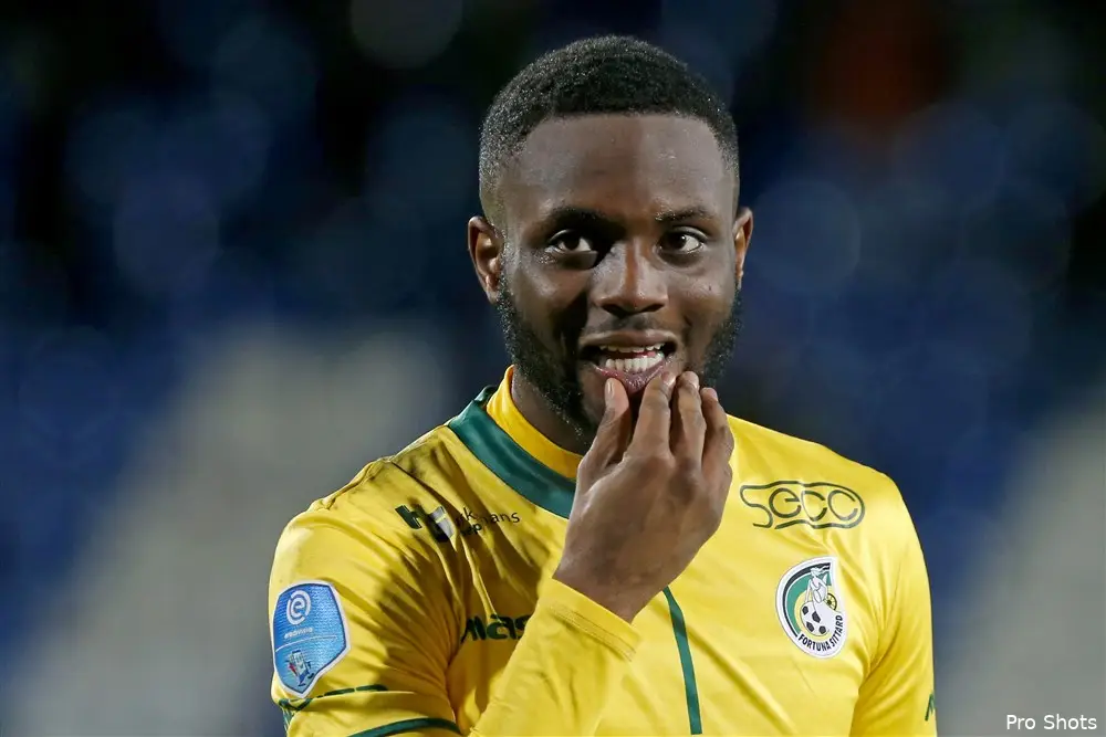 'Fernandes traint mee met Onder 21 en hoopt op contract'