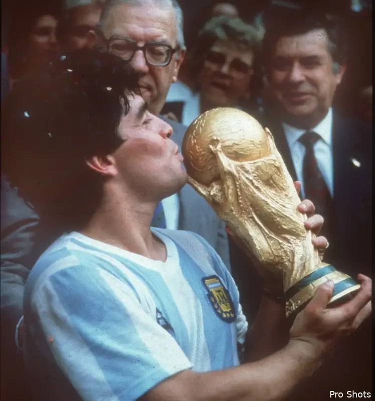 14-jarige Maradona werd aangeboden bij Feyenoord