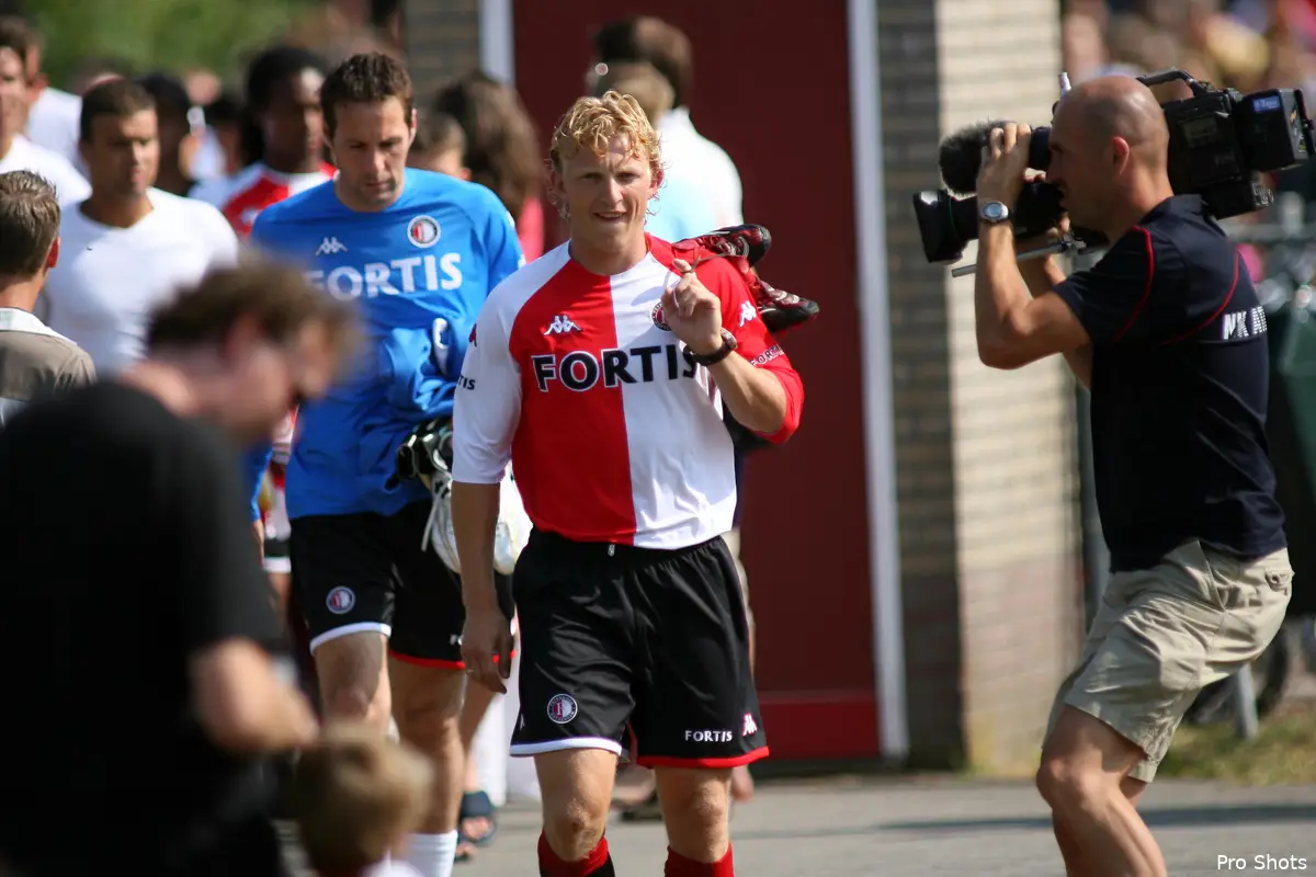 Stormloop op shirt met Kuyt op de achterkant