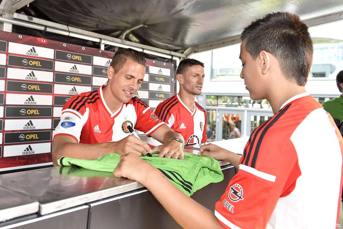 Feyenoord denkt pas aan versterkingen na vertrek Verhoek