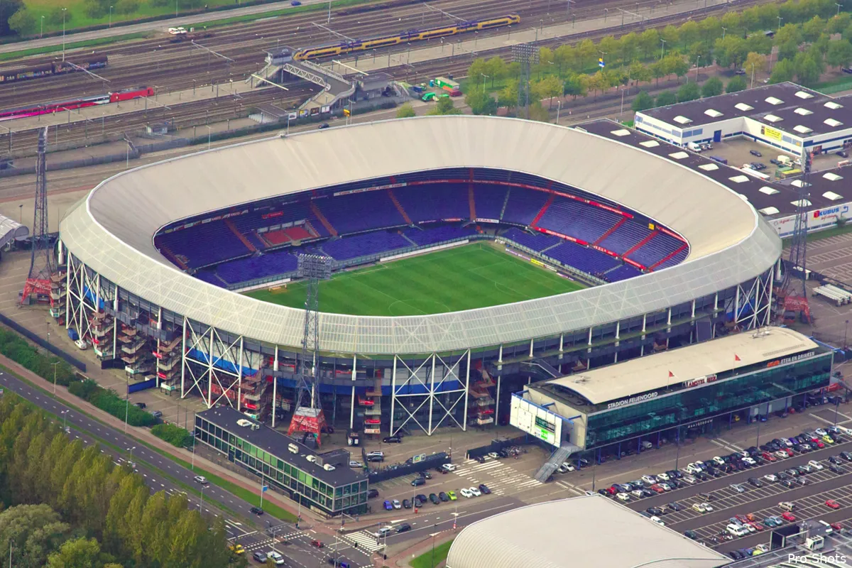 Feyenoord: \'Niet staan op stoelen in Vak W\'