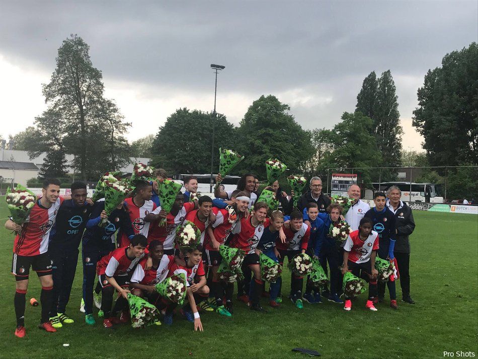 Feyenoord O16 kampioen na overwinning op PEC Zwolle