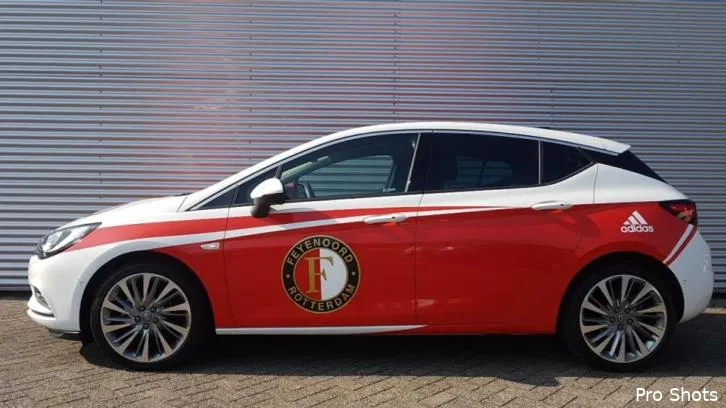 Garagehouder zet Feyenoord-auto in de verkoop