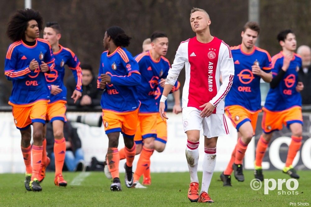Feyenoord Onder 19 pakt volle buit bij PSV
