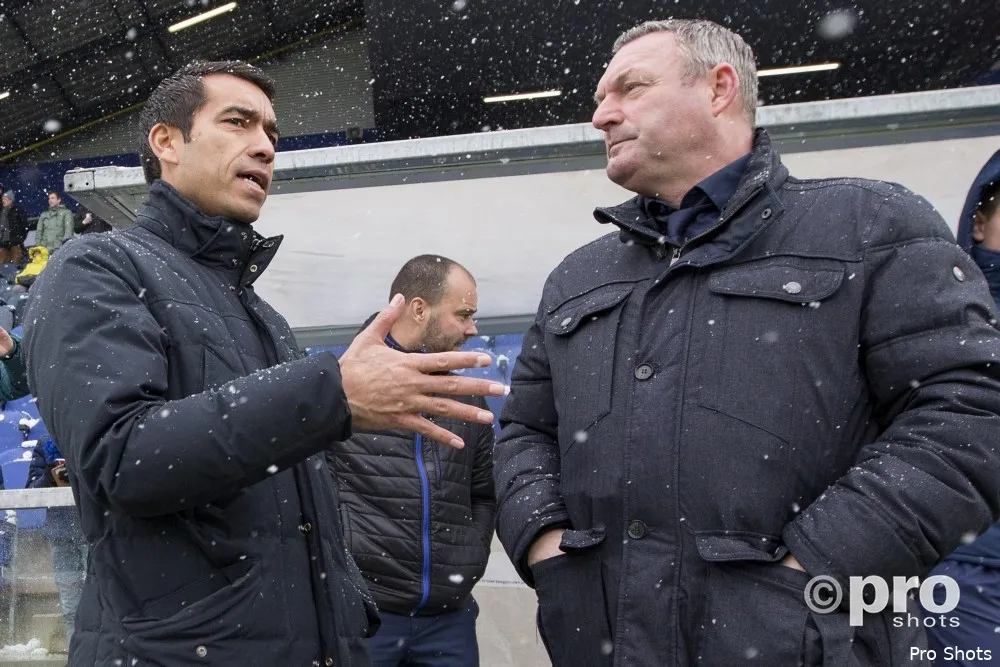 ''Zolang dat niet gebeurt, blijft Van Bronckhorst bungelen''
