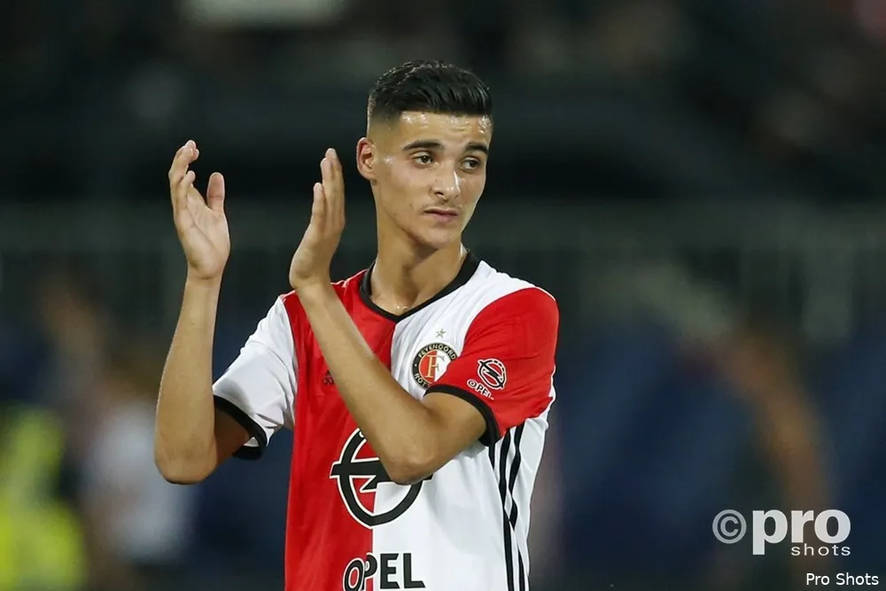 Feyenoord 2 met zestien spelers naar Wales