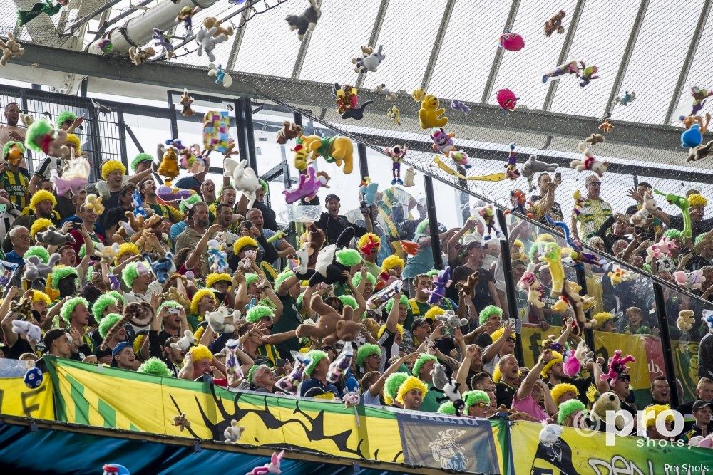 Knuffelactie ADO-fans in De Kuip levert FIFA-nominatie op