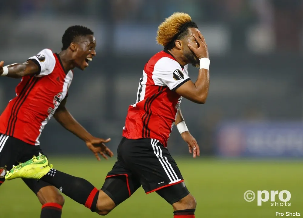 Ziyech steunt Vilhena met 'T-gebaar'