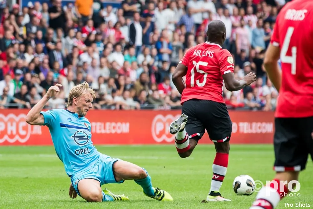 PSV-publiek fluit Kuyt uit: ''Dat heeft hij niet verdiend''