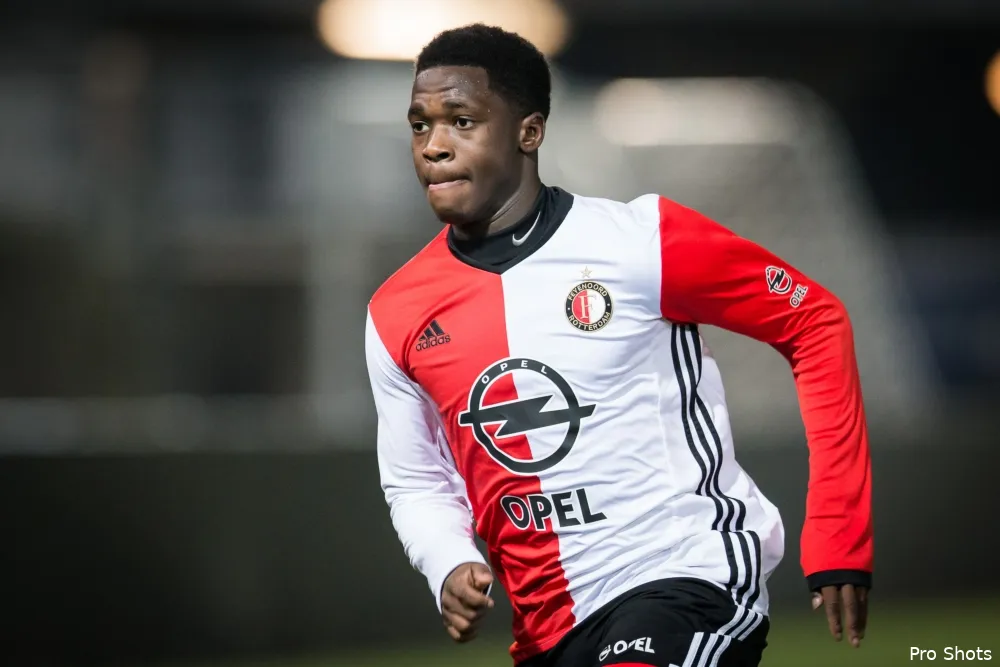 Feyenoord O/17 speelt gelijk in Klassieker