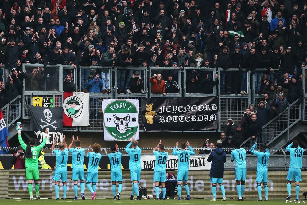 Duizend supporters steunen Feyenoord in De Grolsch Veste