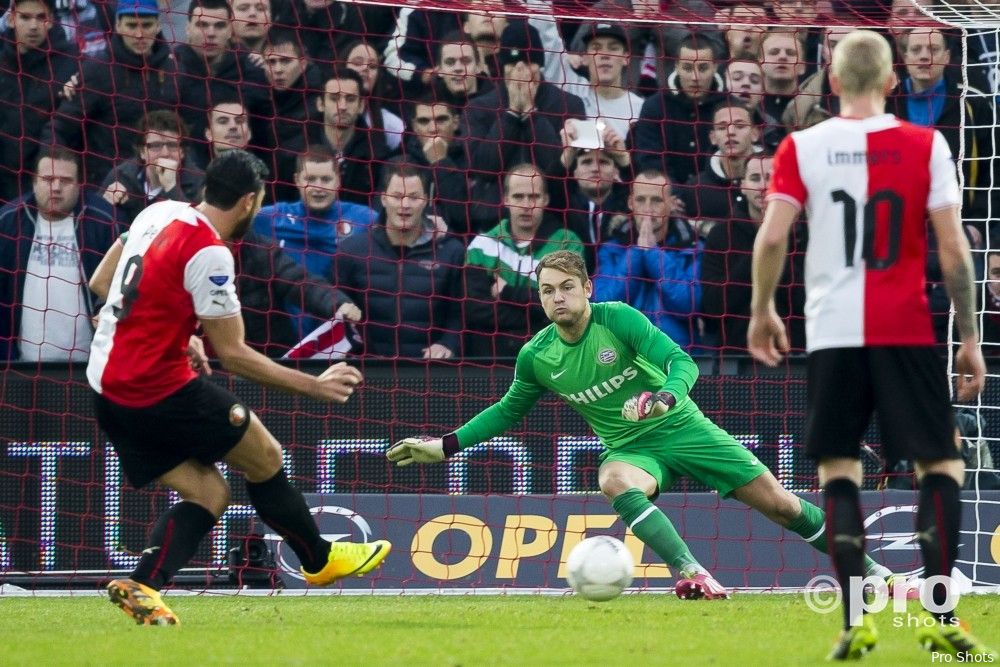 Feyenoord en PSV nemen strafschoppen bij gelijke stand