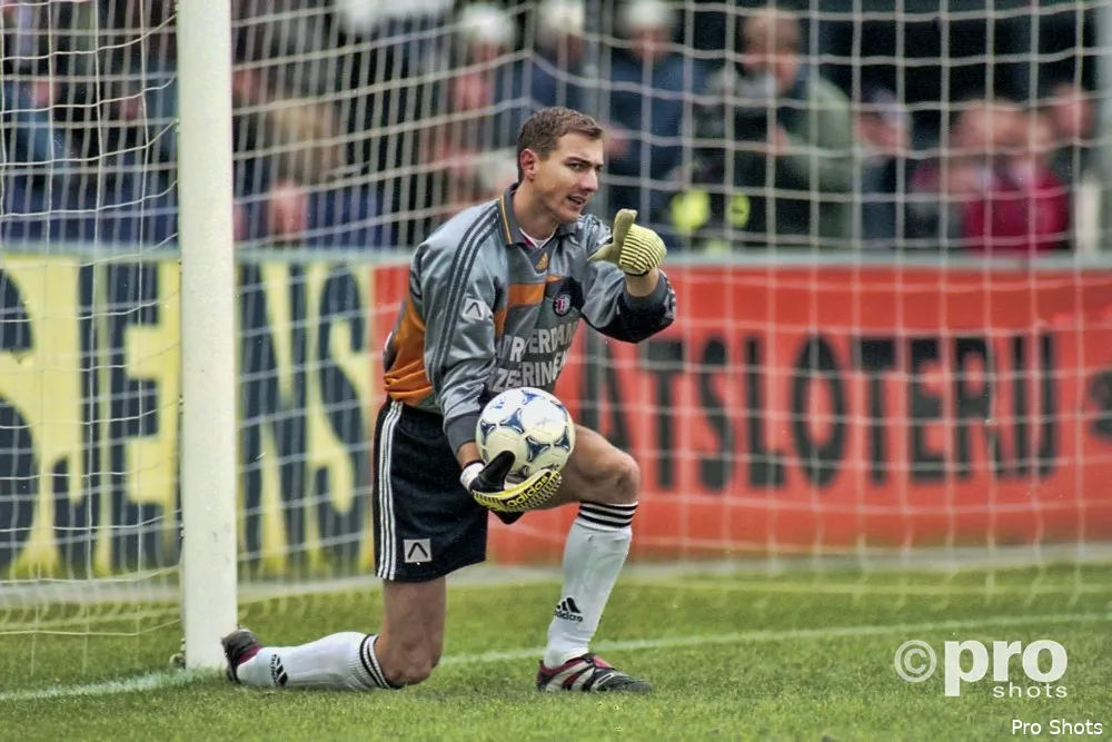 Schaal bij kampioenschap uitgereikt door Jerzy Dudek