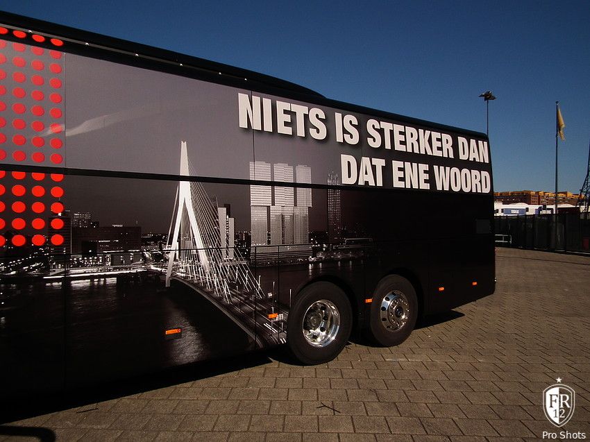 Spelersbus Feyenoord ingezet in Amsterdam