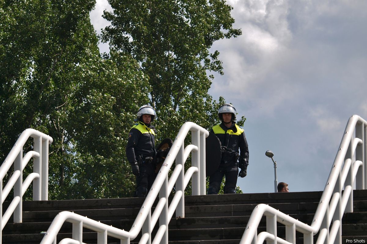 Politie aanwezig bij gezellige borrel op Stadhuisplein