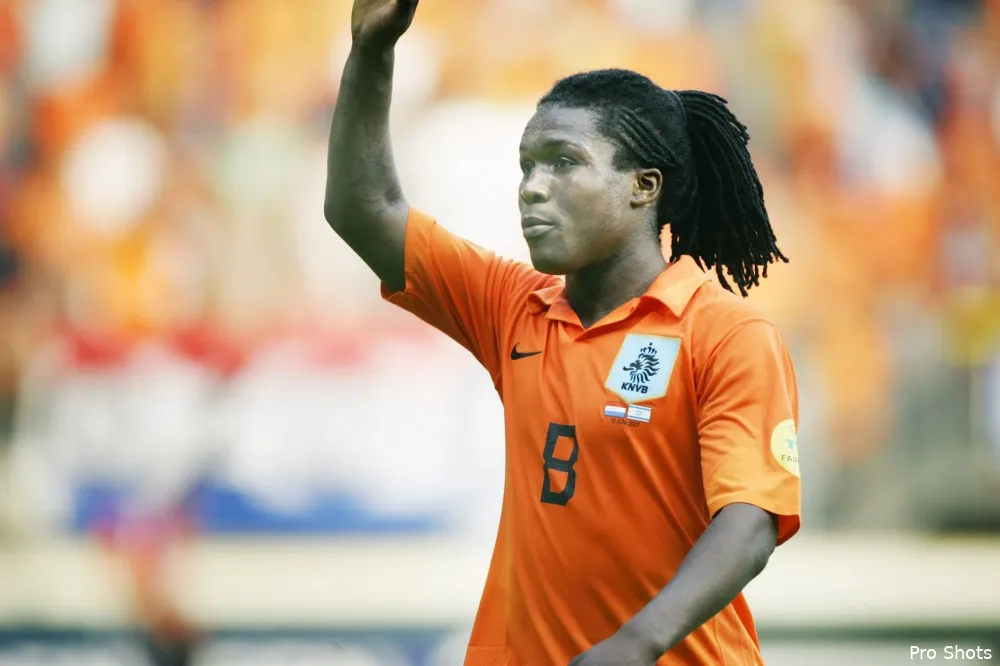 Van Hooijdonk: ''Haal Royston Drenthe als linksback''
