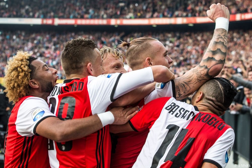 VIDEO | Rick Karsdorp met Feyenoord-shirt in De Kuip