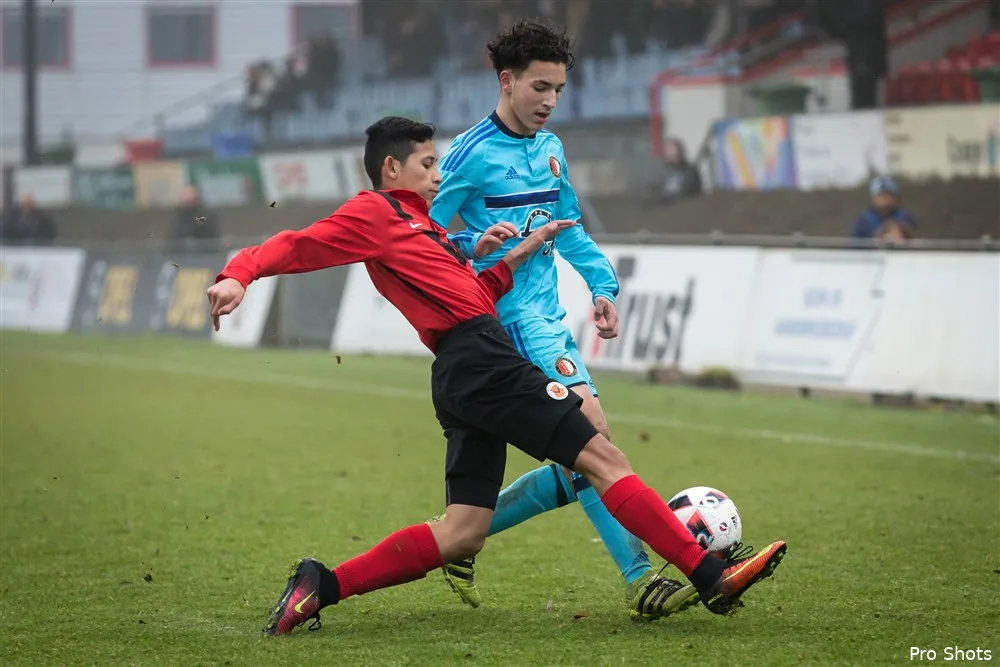 17-jarige spits Belarbi traint mee met Feyenoord