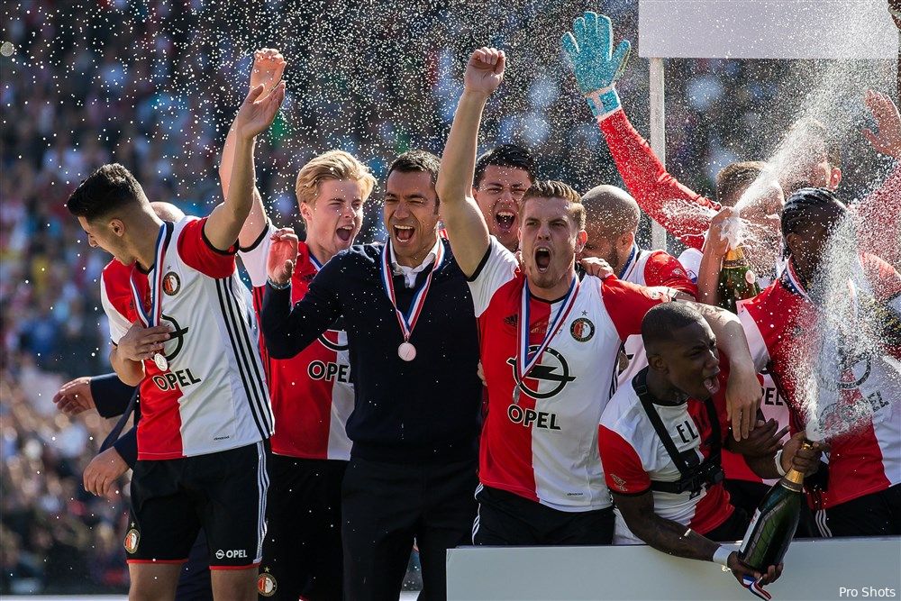 Van Bronckhorst: ''Ja, Feyenoord kan weer kampioen worden''