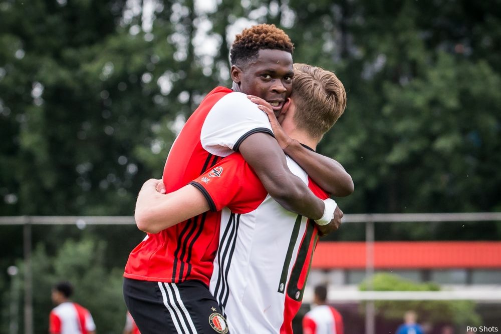 Touré (16) aanwezig tijdens eerste training Feyenoord 1